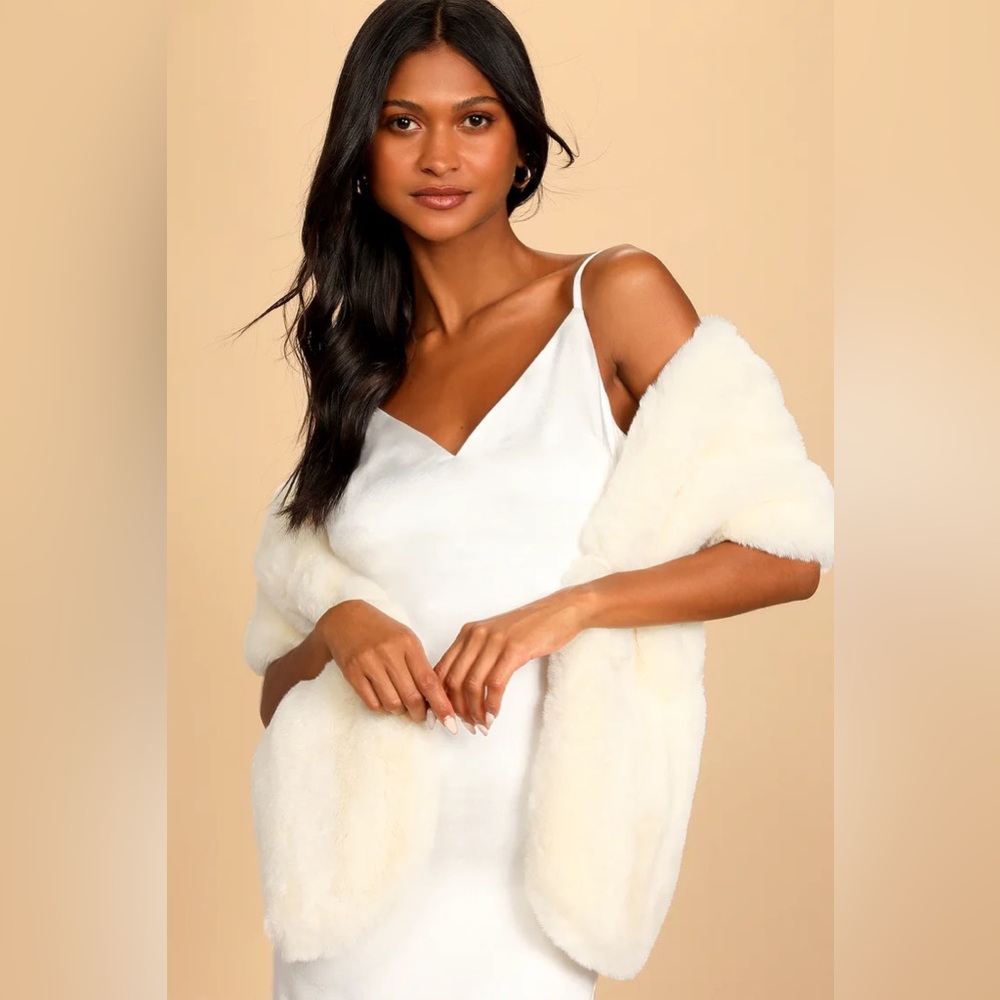 Lulus Upscale Style Cream Faux Fur Stole